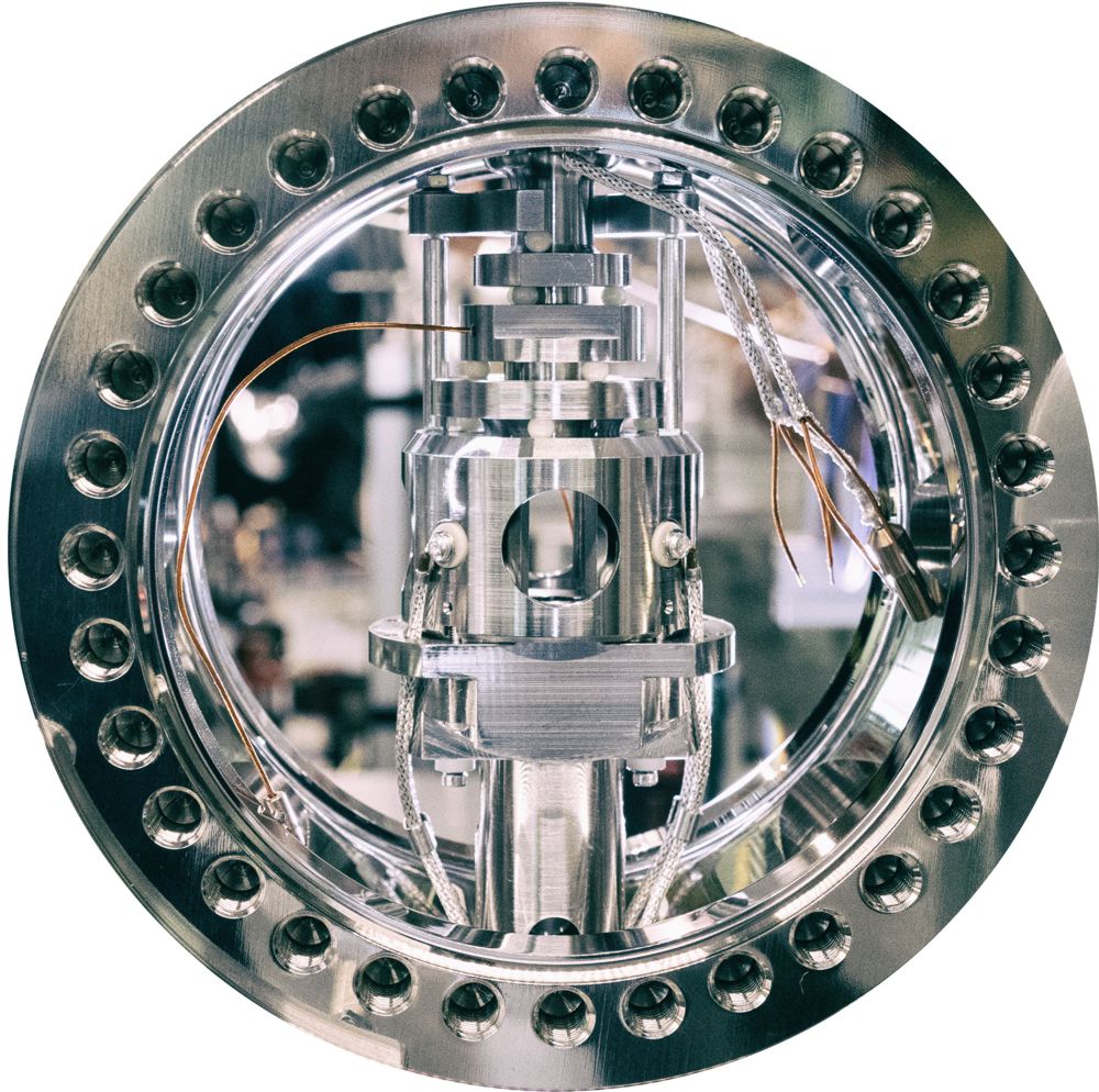 Ion microscope